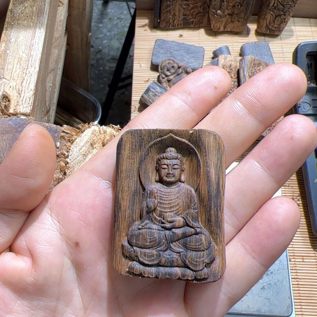 吊坠沉香乌身圆叶10.8克如来