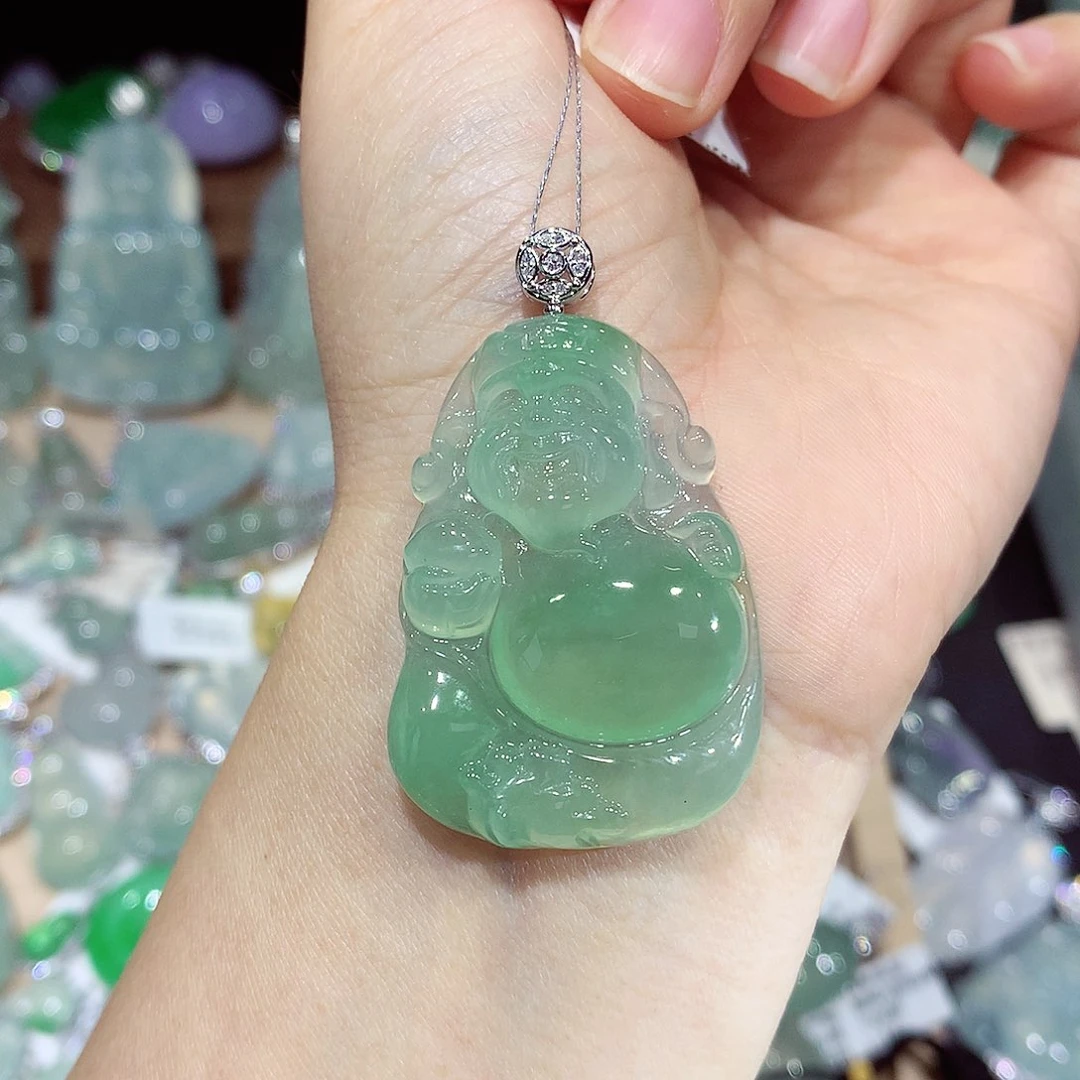 翡翠18K金镶嵌颈饰米爷