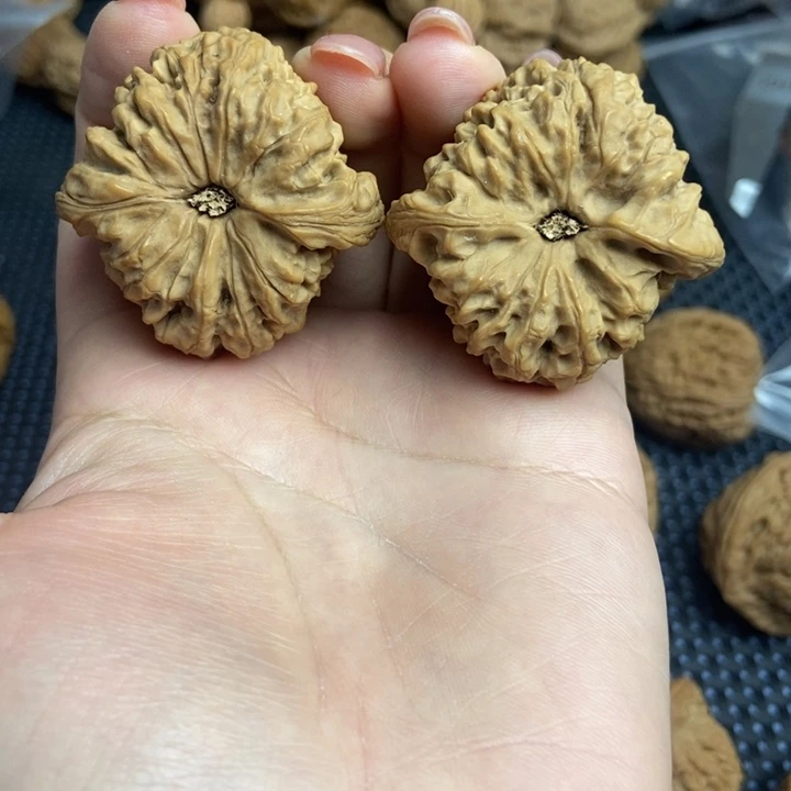 猴头核桃吊坠好****碰41丑疆