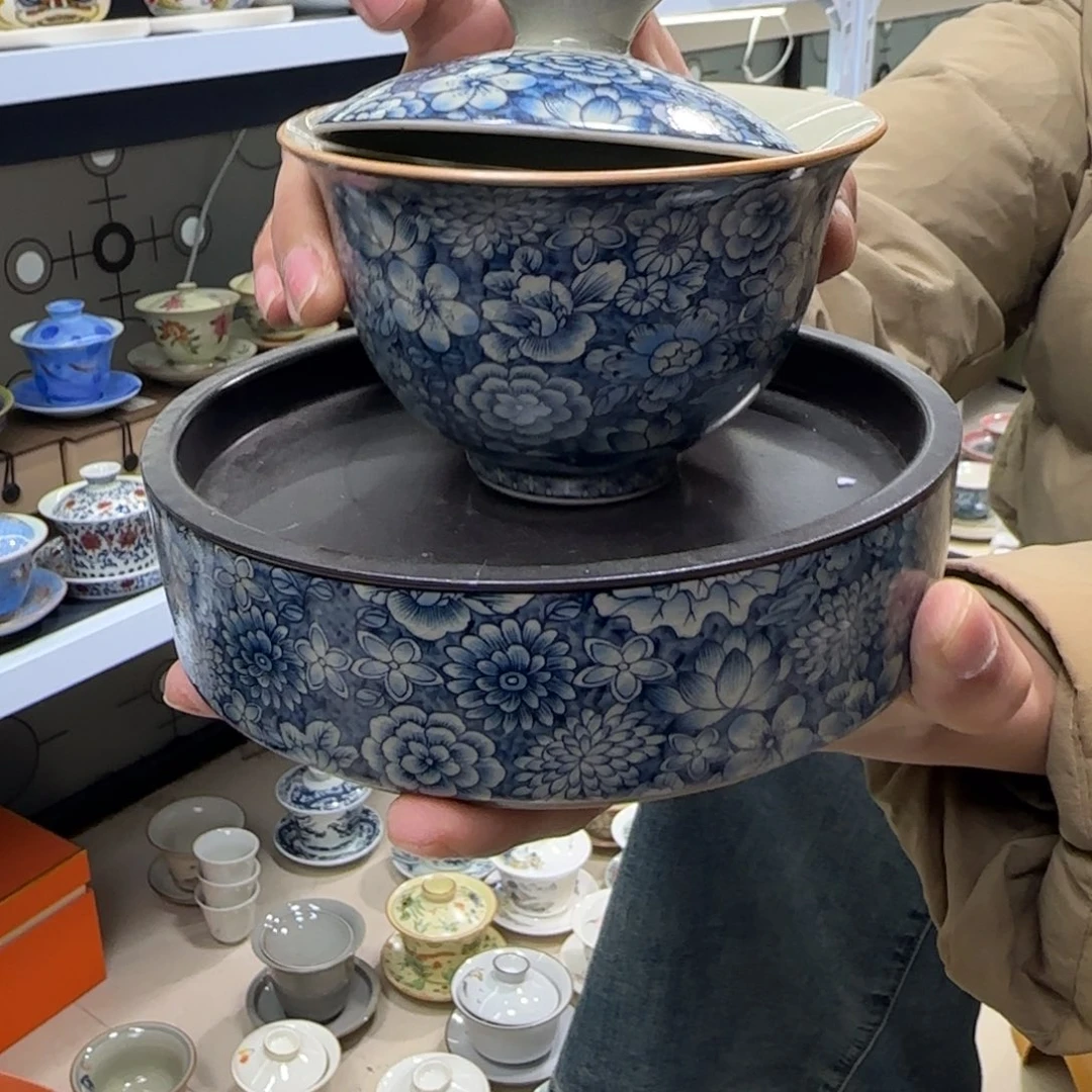 高温下的高温天气使人心情愉悦