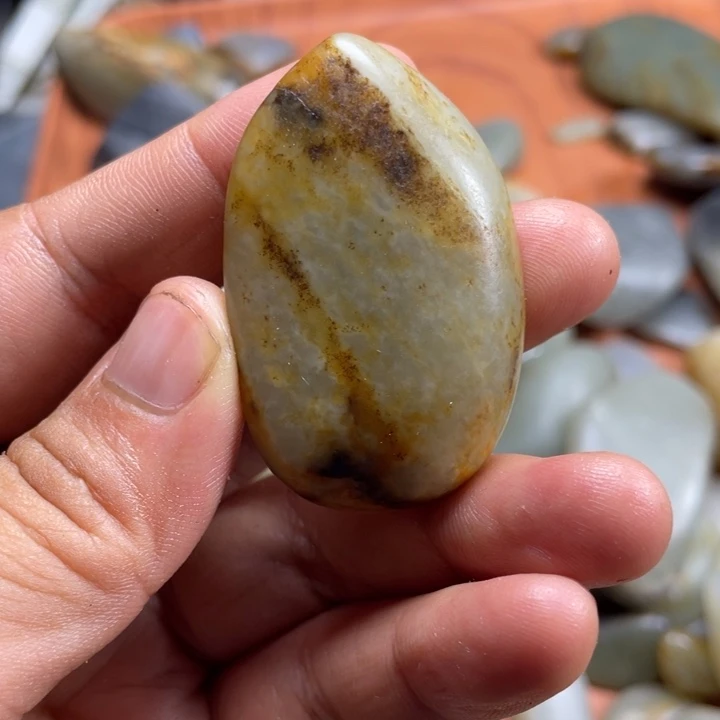 和田玉未镶嵌珠宝半成品