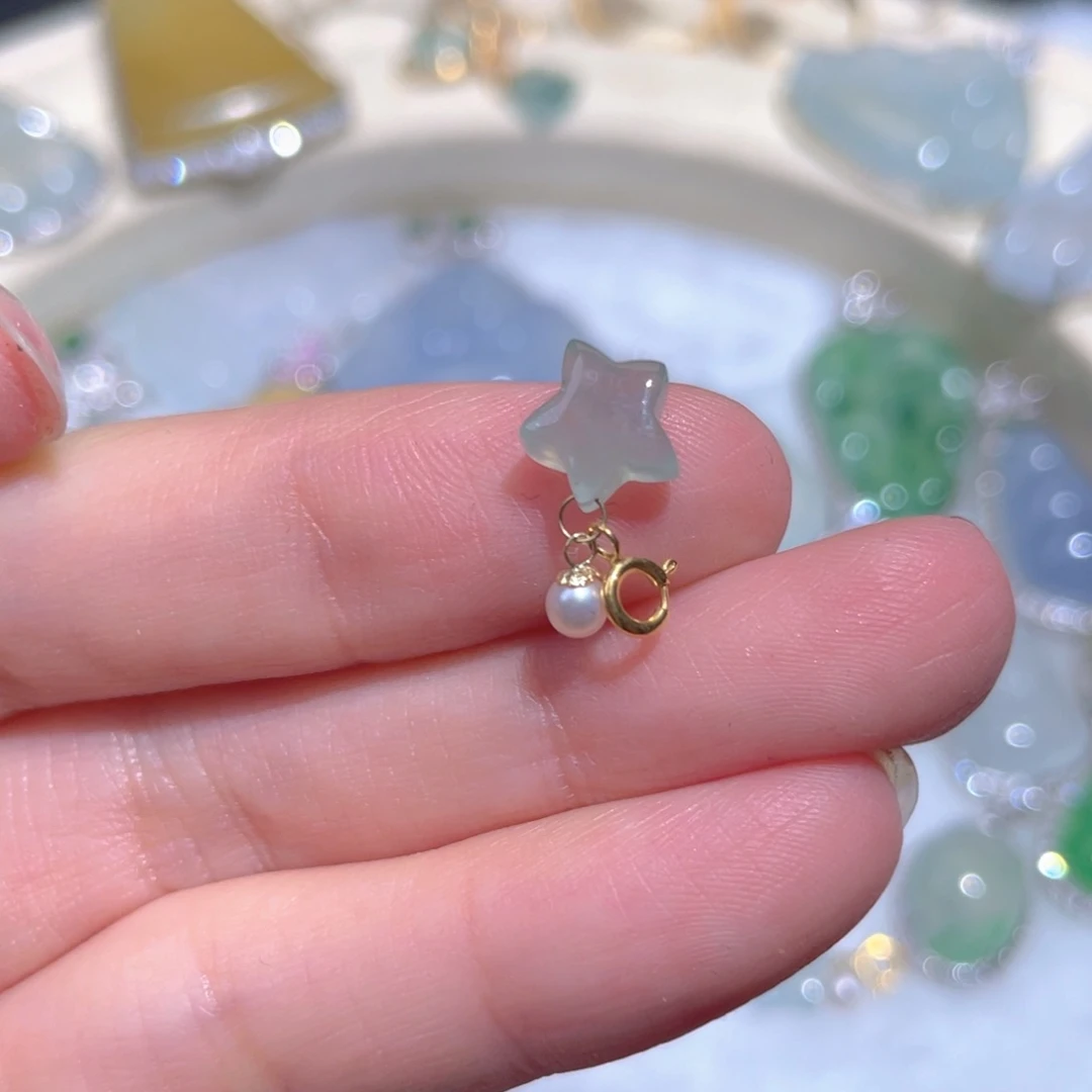 翡翠颈饰18K金镶嵌翡翠