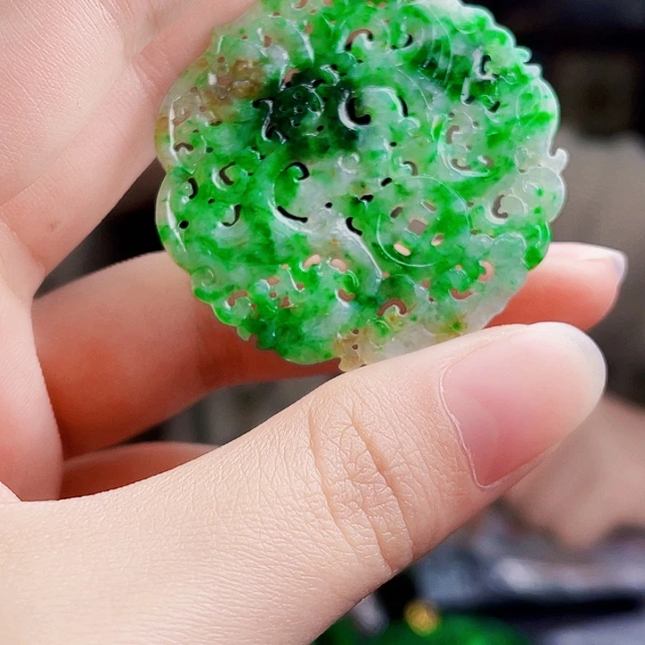 翡翠18K金镶嵌颈饰多样性