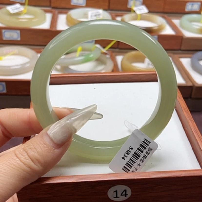 【闪购商品】和田玉手镯未镶嵌57