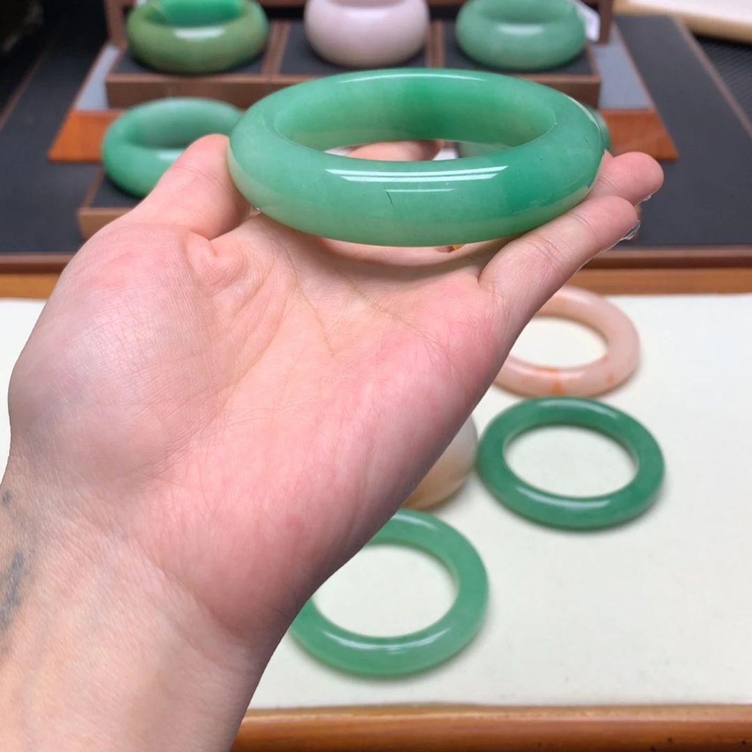 会***牛石英质玉（非洲翠）未镶嵌舍