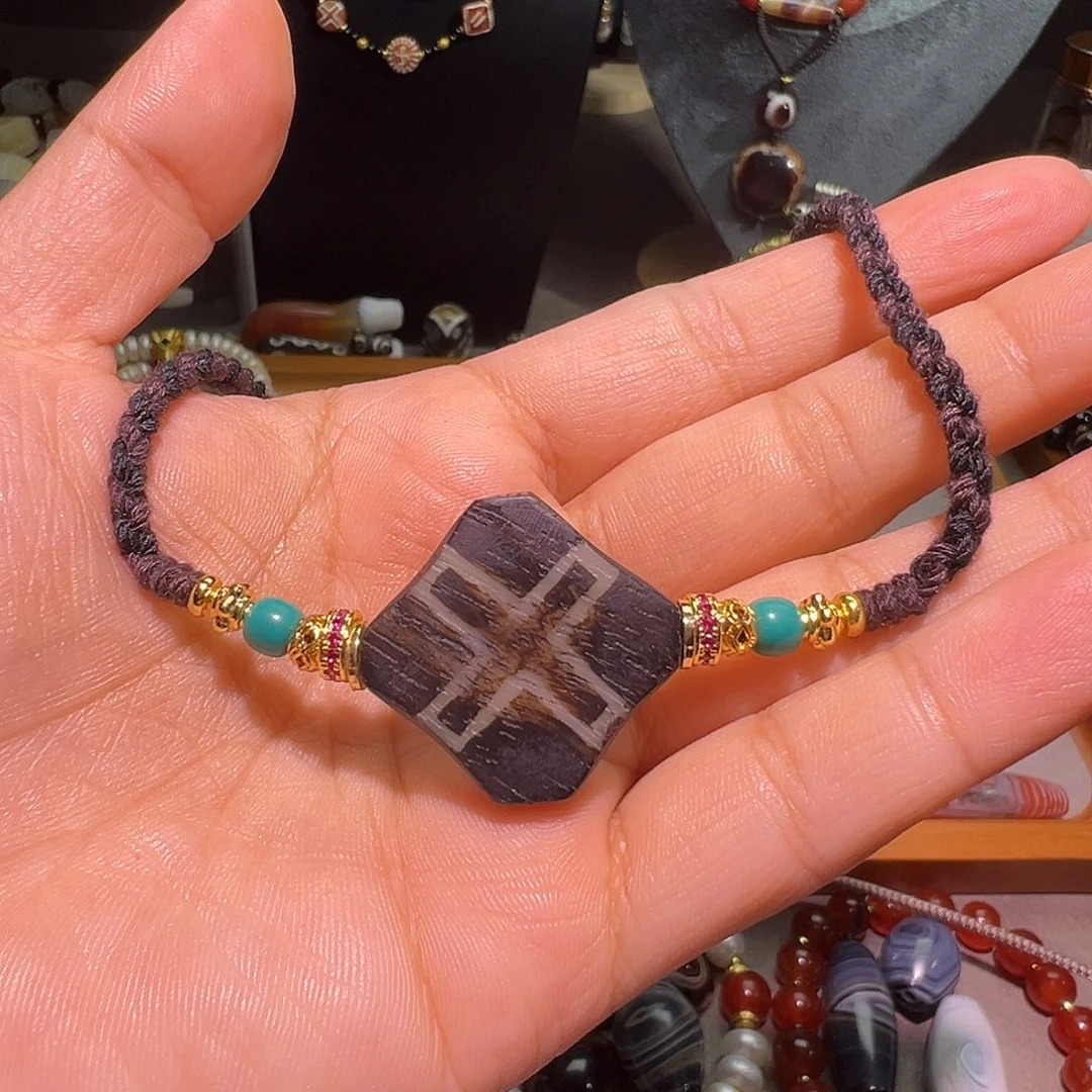 树脂制品邦提克锁骨链