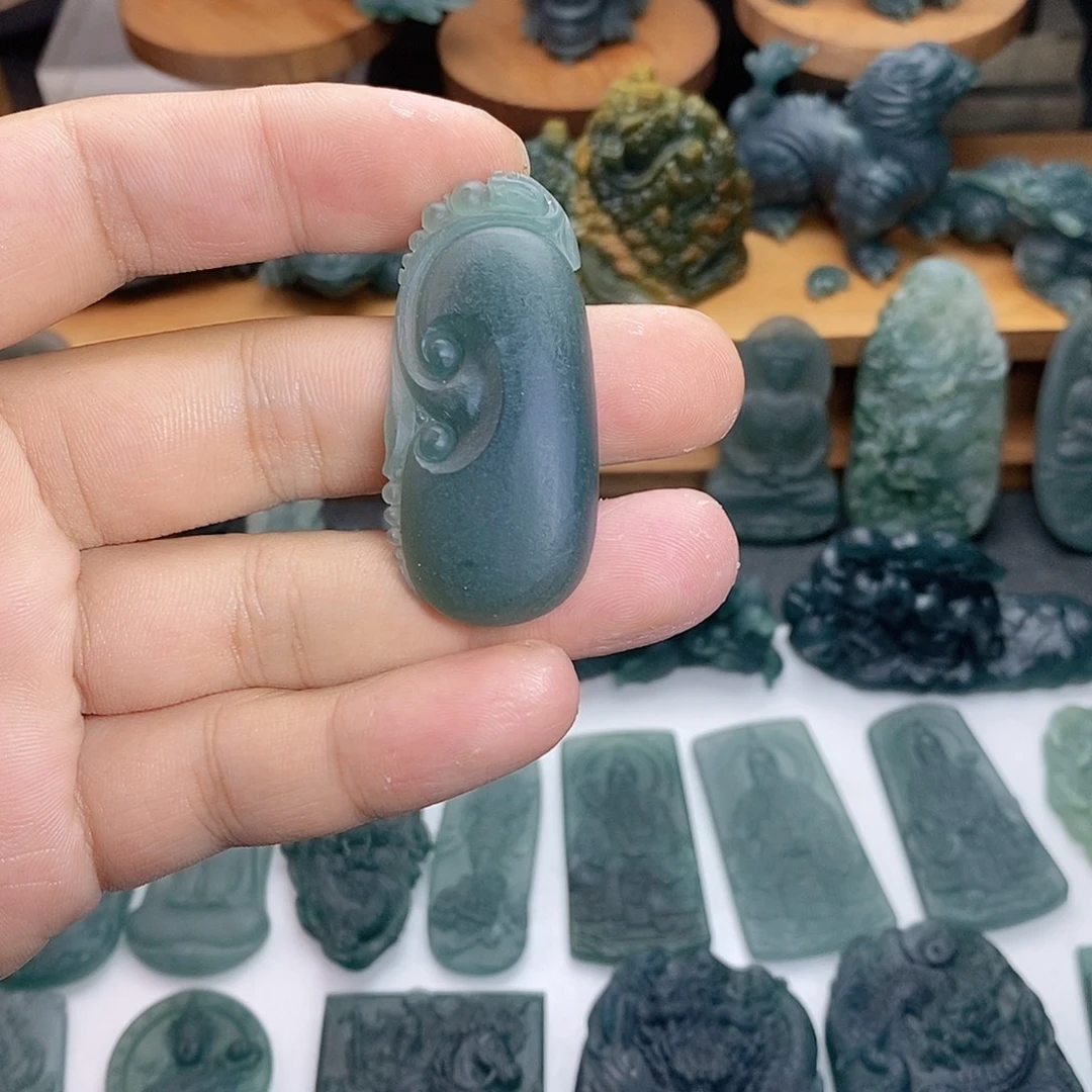 定制翡翠未镶嵌如意
