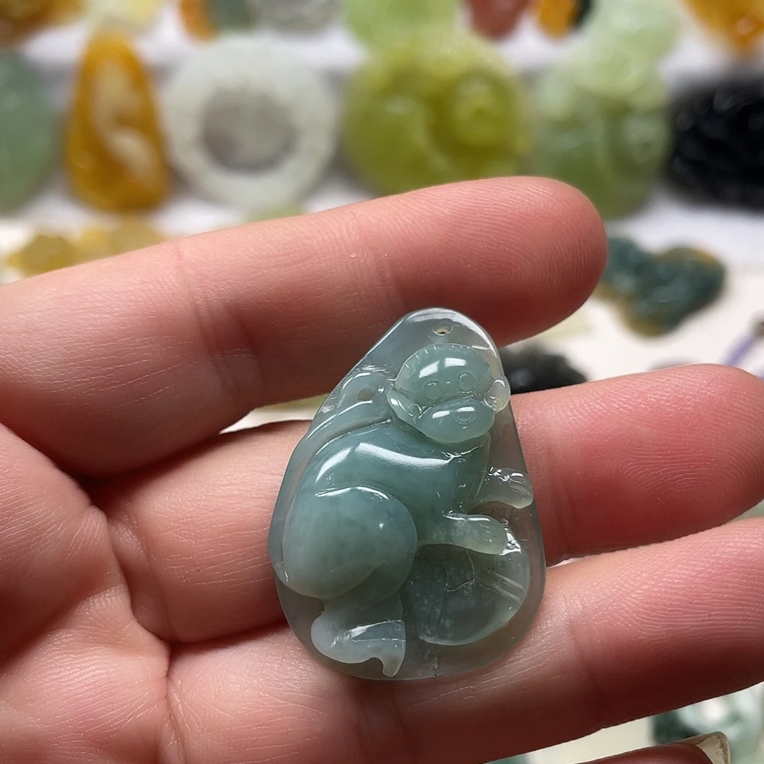 蛇纹石玉未镶嵌颈饰