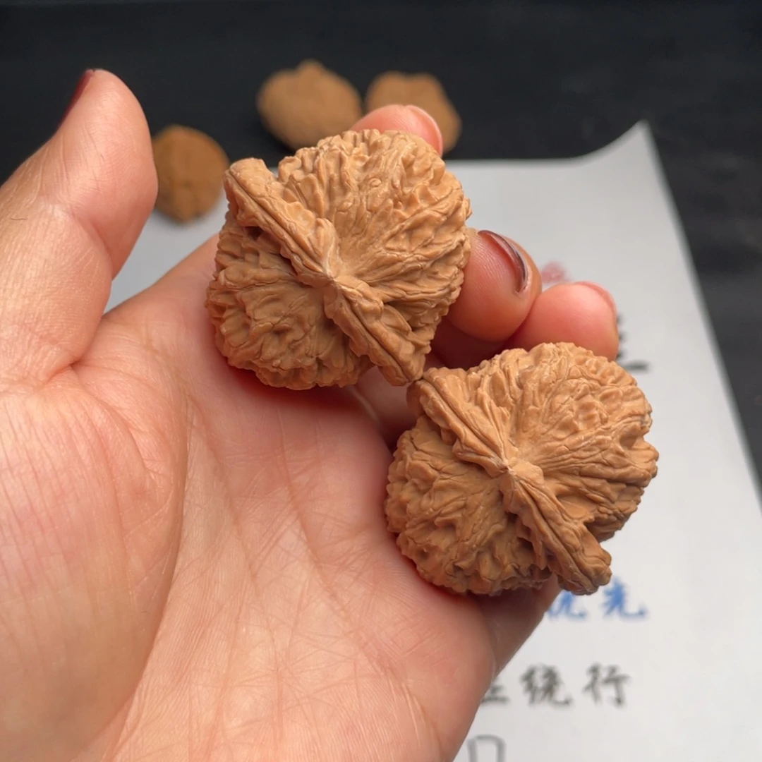 文玩核桃吊坠587。39三角白