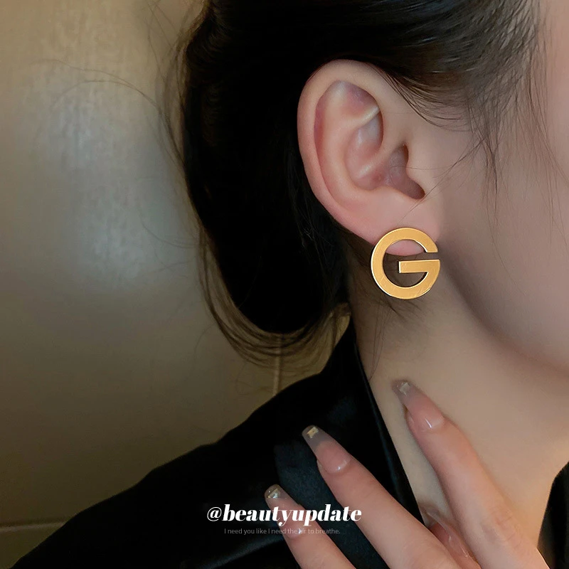 银针金属风字母G耳环简约设计感小众耳钉时尚百搭ins耳饰女