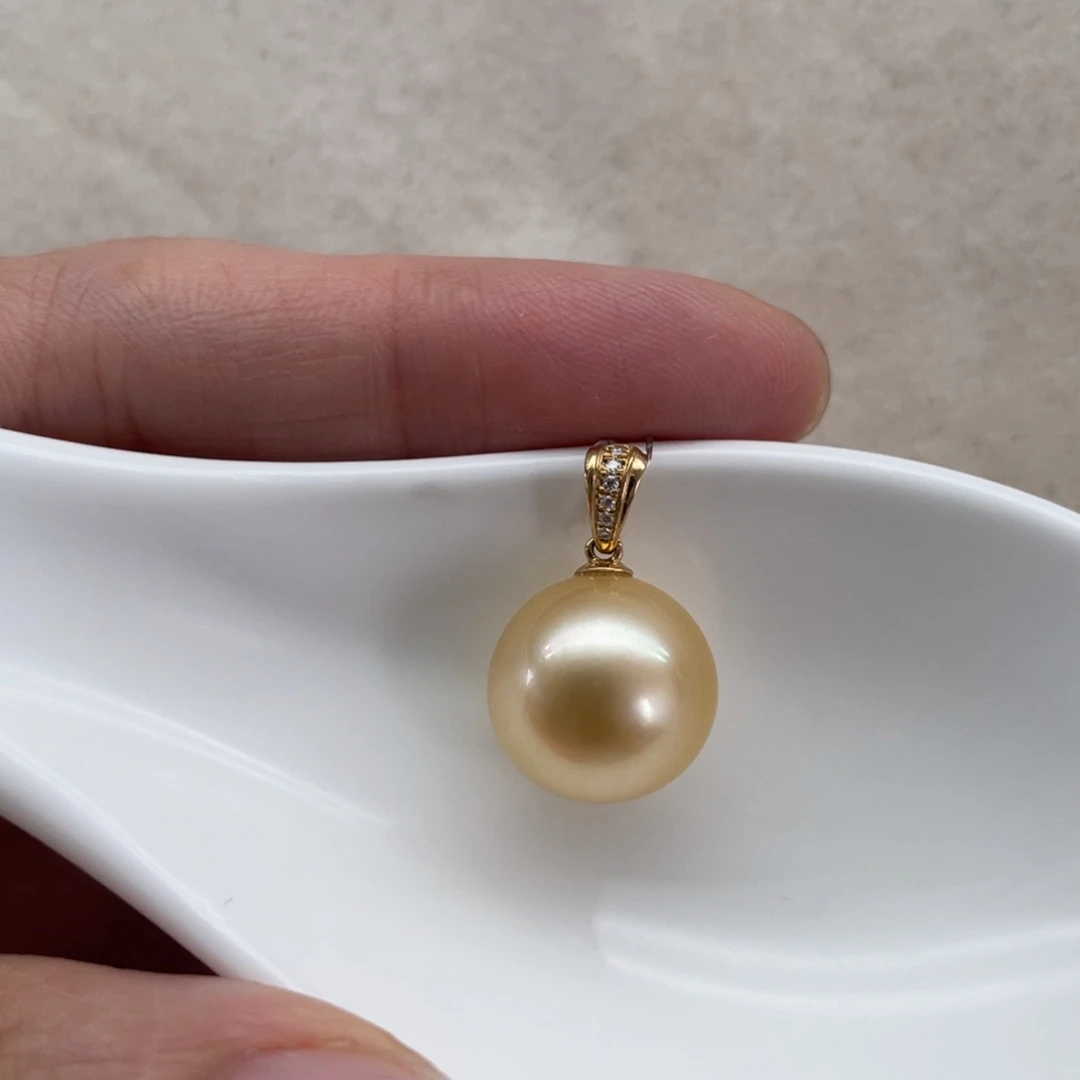 18K金镶嵌吊坠(不含链)海水珍珠12.9mm