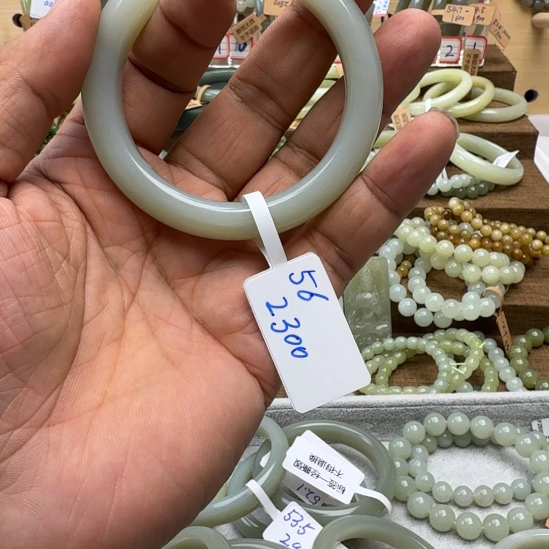 和田玉未镶嵌手镯