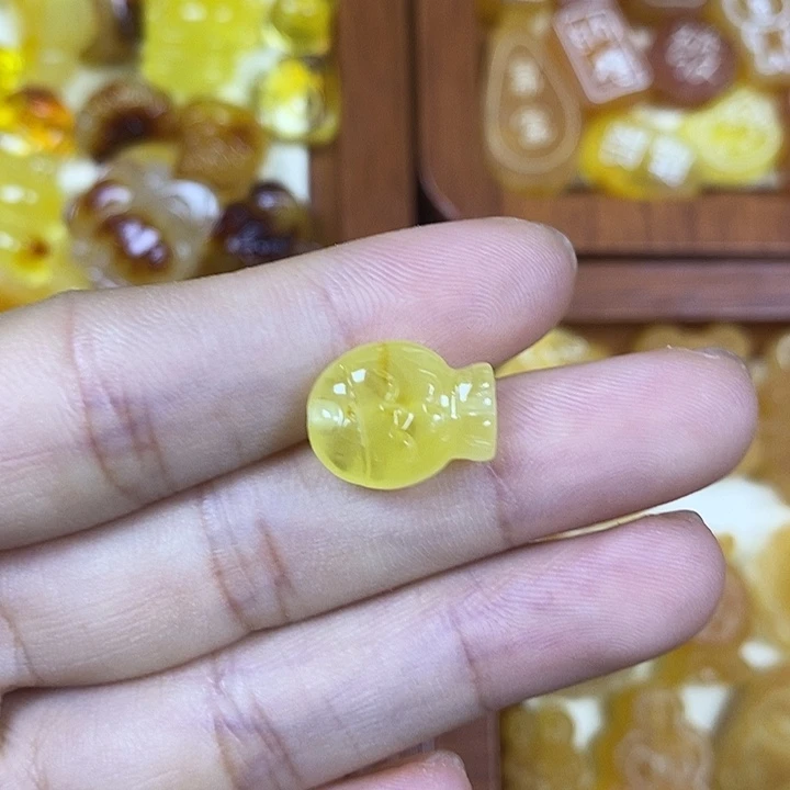橄榄核吊坠小鱼左右孔69