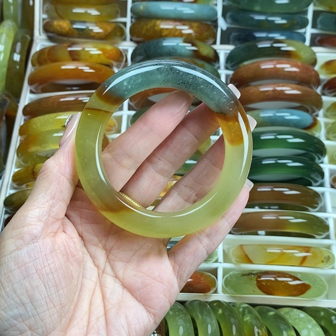 未镶嵌蛇纹石玉手镯又****开