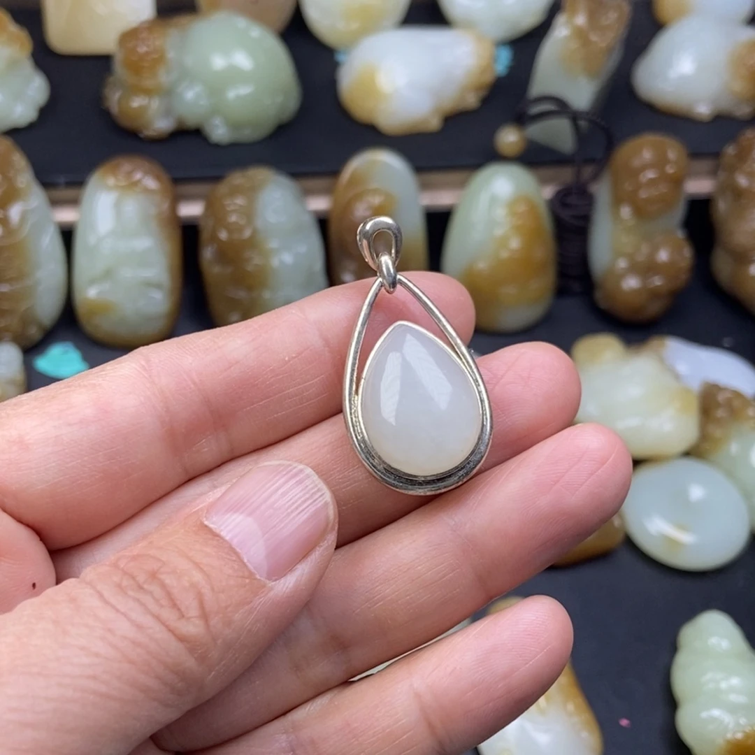 和田玉（糖玉）未镶嵌颈饰