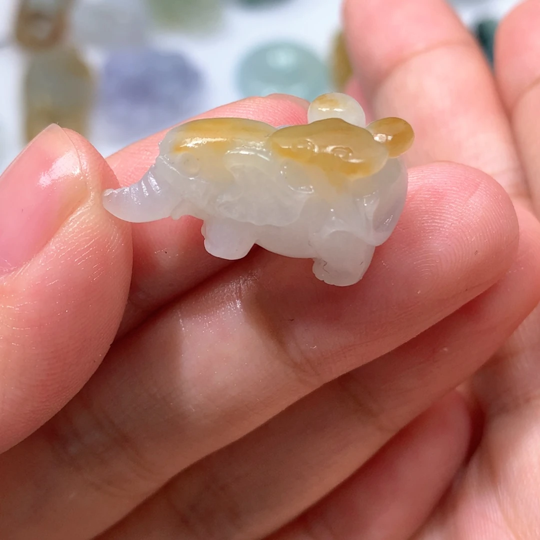 未镶嵌定制翡翠吉象