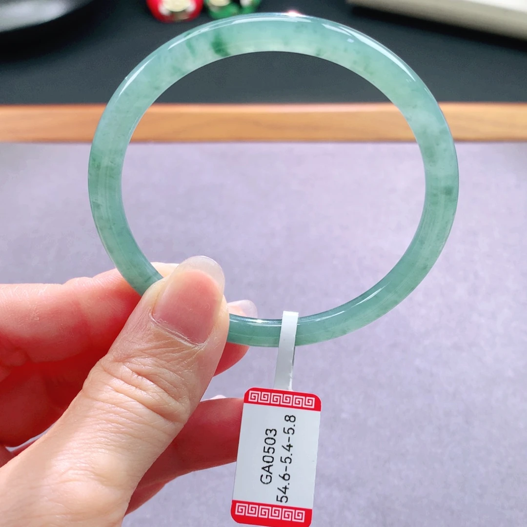 翡翠手镯未镶嵌天然翡翠手镯