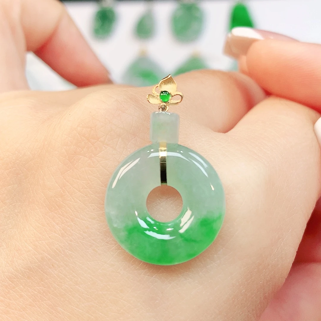 翡翠18K金镶嵌颈饰