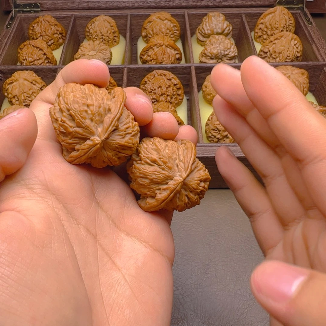 文玩核桃把件球白