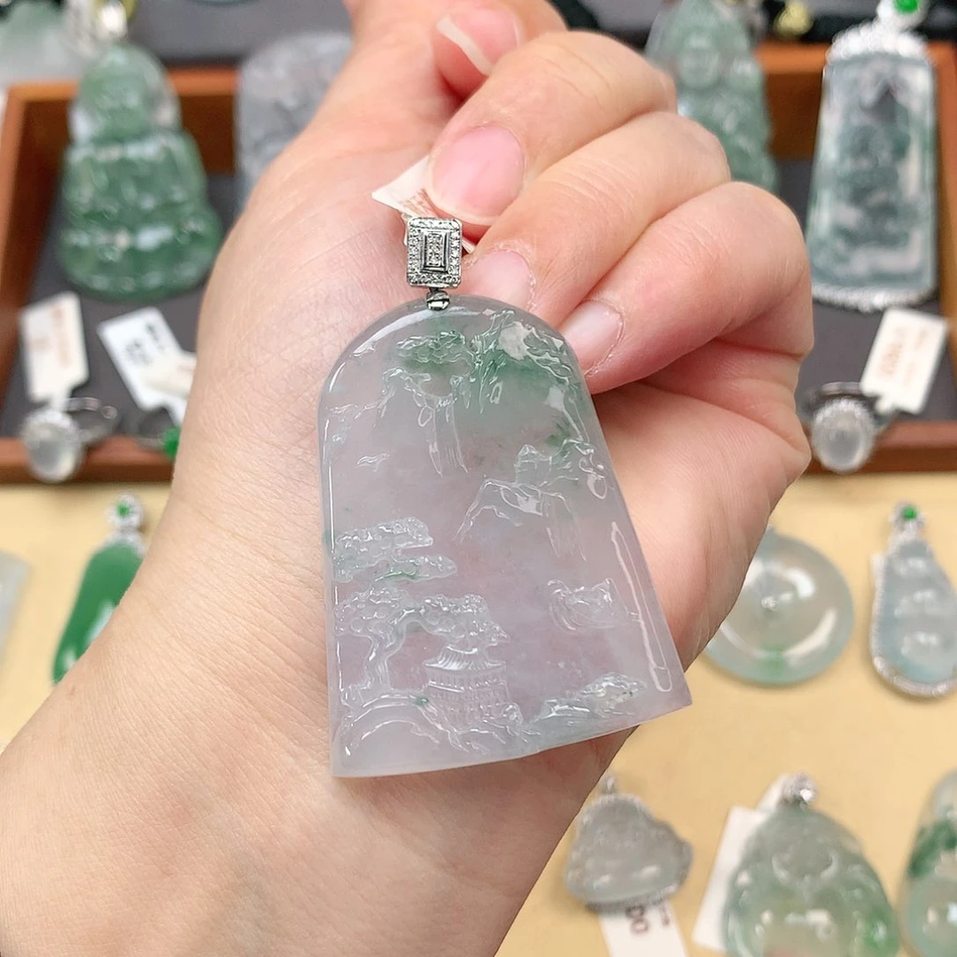 翡翠颈饰18K金镶嵌山水牌