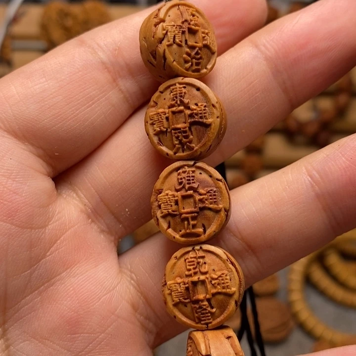 桃核雕刻五帝钱手串