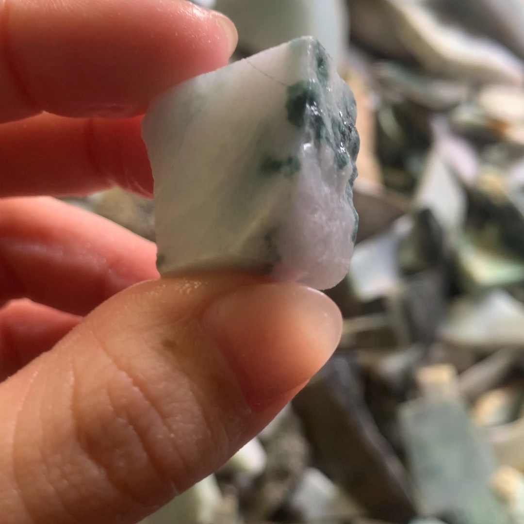 翡翠颈饰未镶嵌缅甸