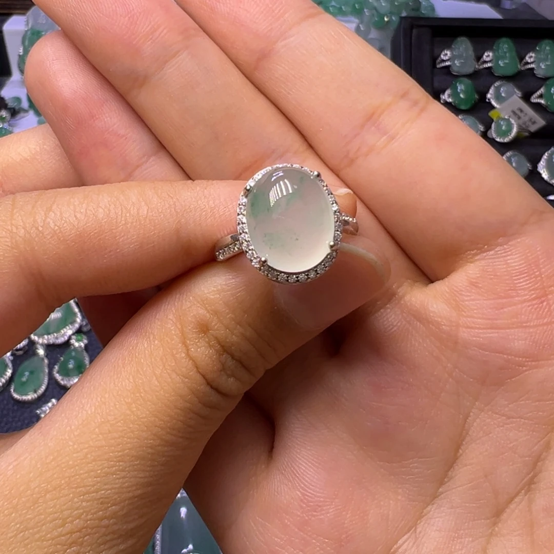 石英质玉（非洲翠）未镶嵌颈饰