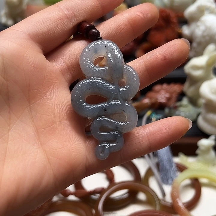 蛇纹石玉吊坠未镶嵌