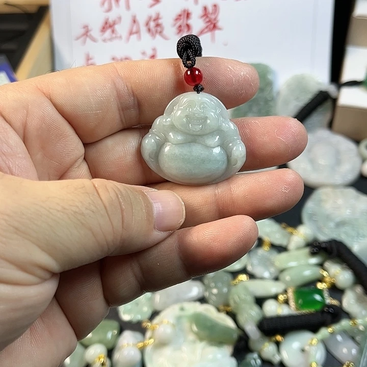 翡翠未镶嵌吊坠(赠链)