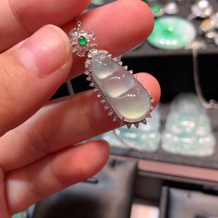 【闪购商品】颈饰18K金镶嵌翡翠翡翠