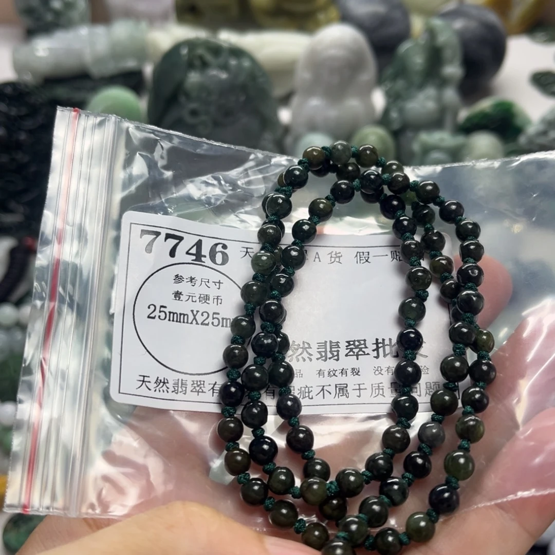 翡翠未镶嵌颈饰7746