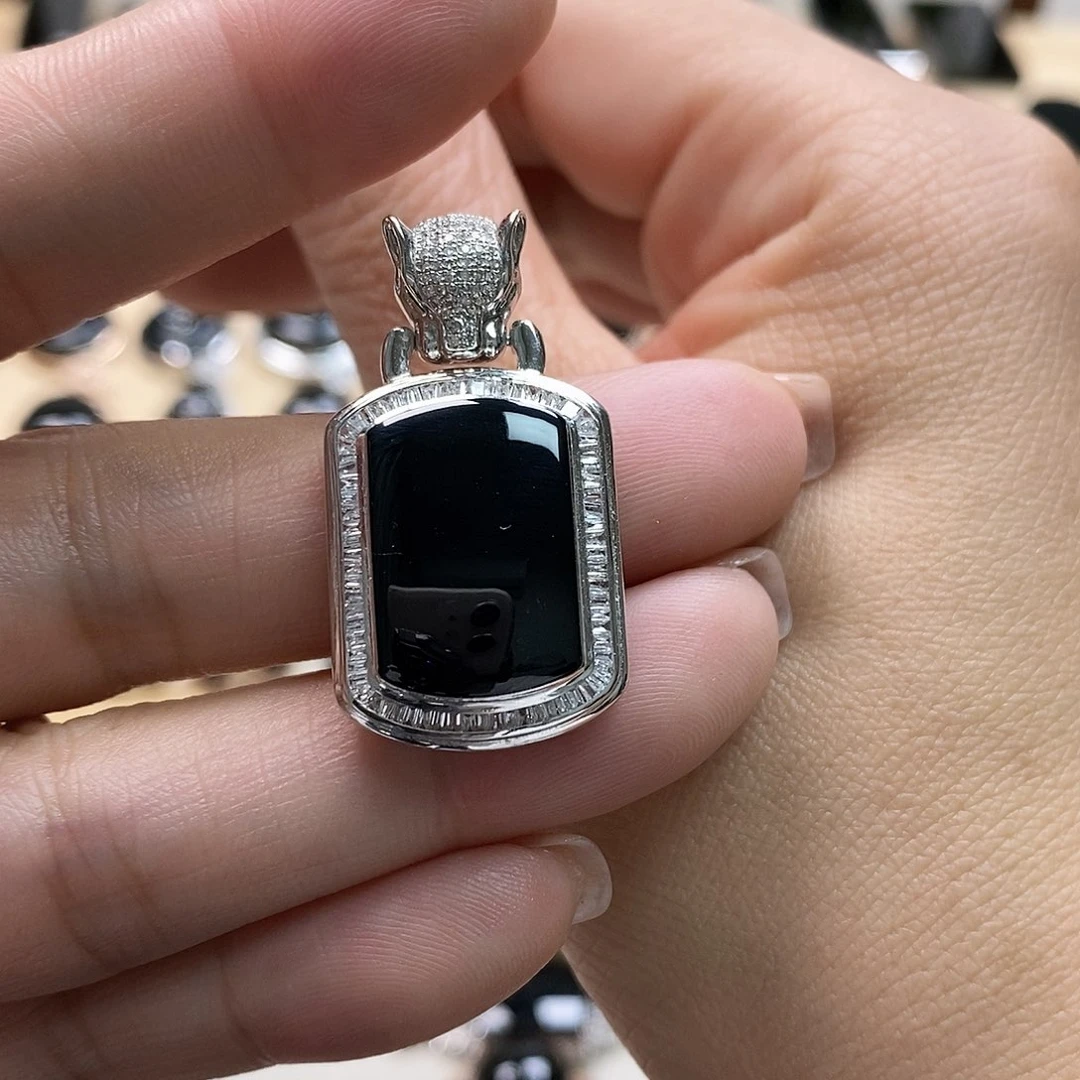 翡翠颈饰18K金镶嵌墨翠