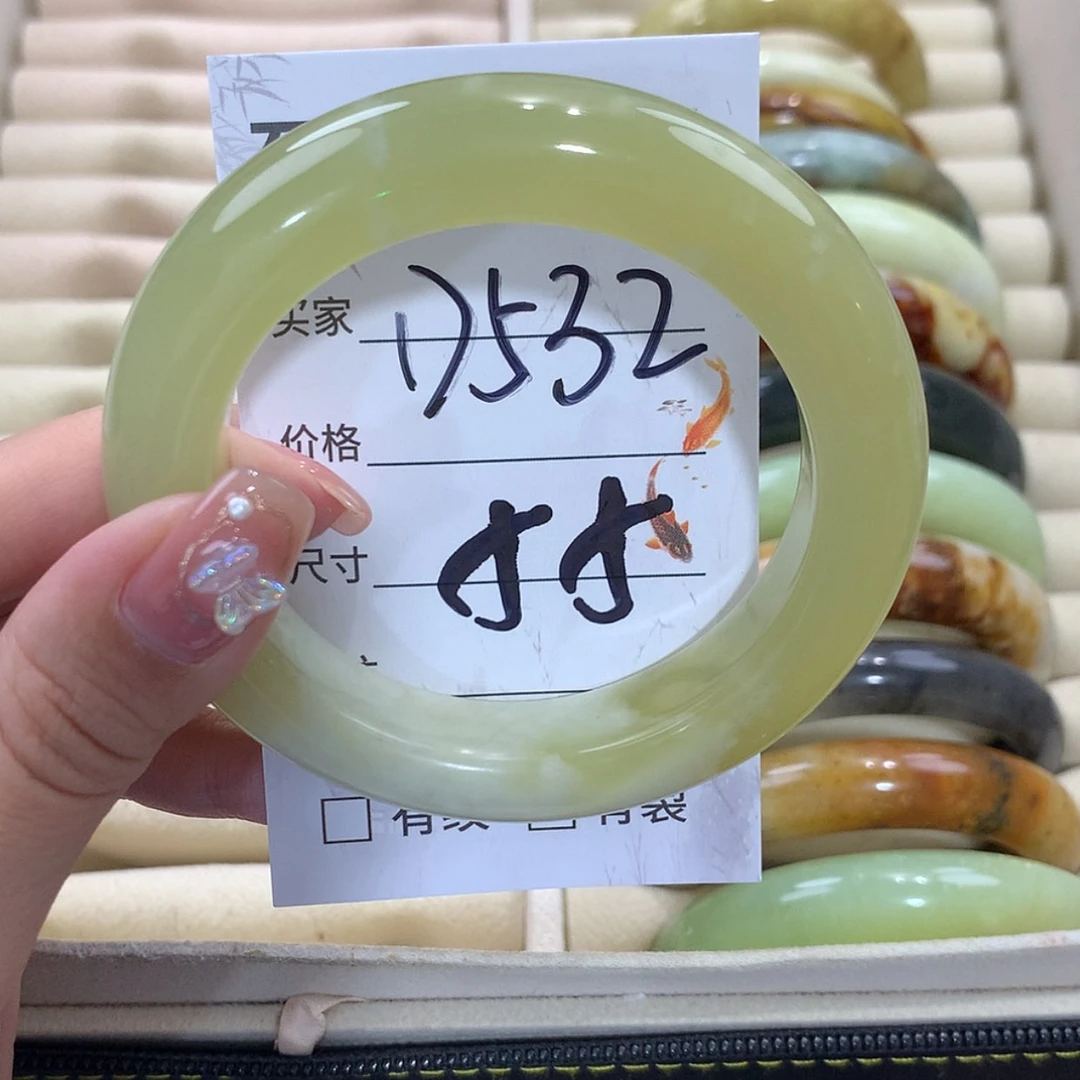 【闪购商品】未镶嵌蛇纹石玉手镯