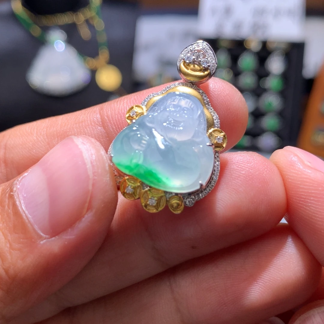 翡翠18K金镶嵌吊坠(赠链)