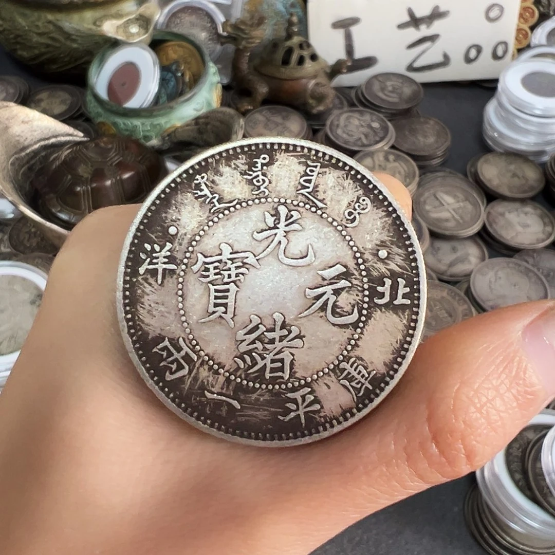 金属复古风格龙洋