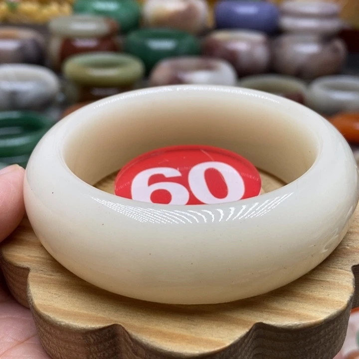 未镶嵌手镯石英质玉