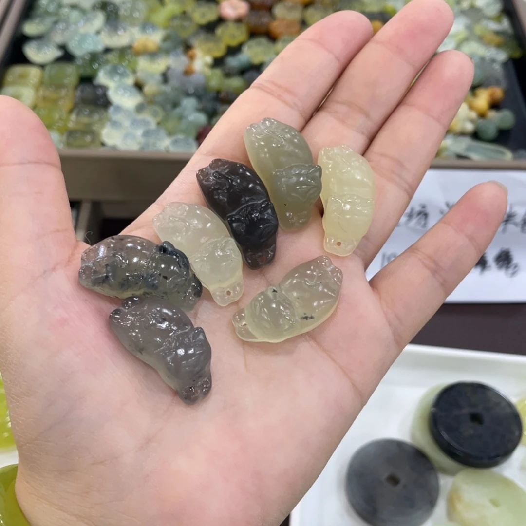 未镶嵌岫玉吊坠(赠链)