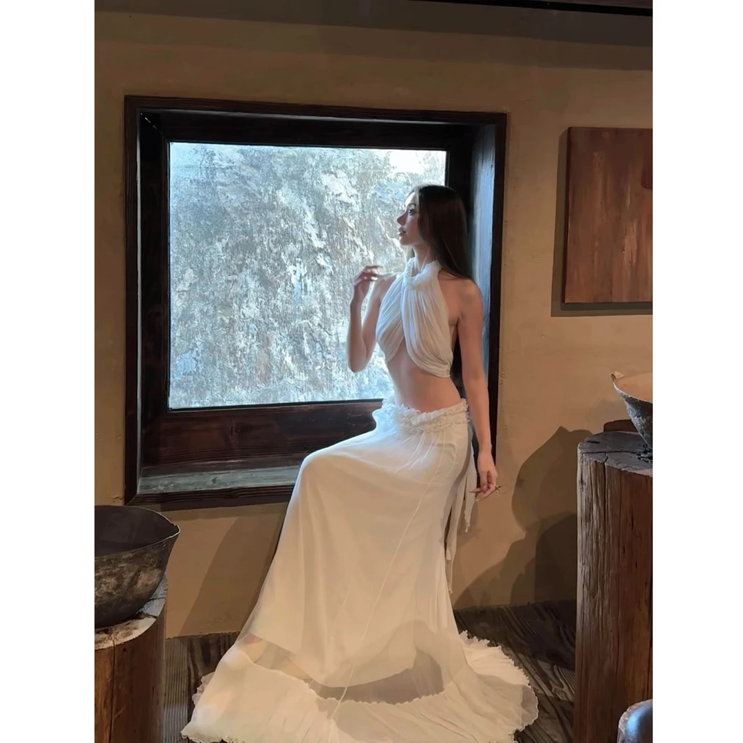 2025年秋冬新款纯色挂脖无袖露背上衣高腰显瘦时尚半身裙套装女