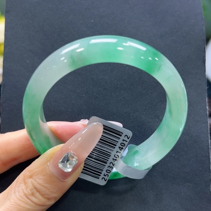 石英质玉（非洲翠）未镶嵌手镯54-55
