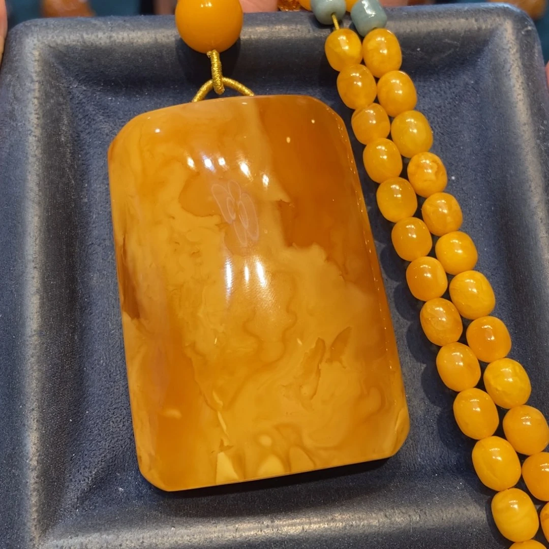 琥珀未镶嵌颈饰蜜蜡
