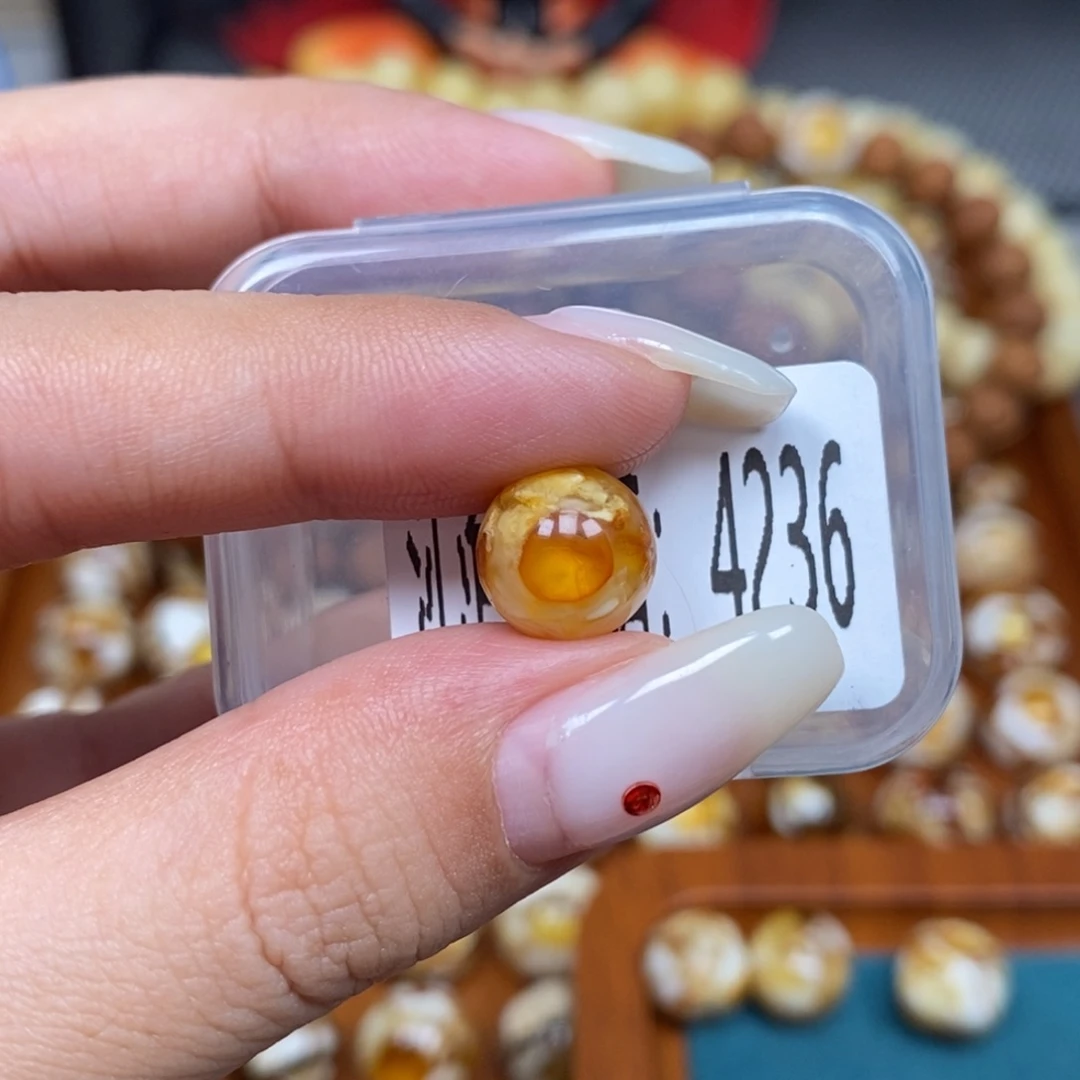 蜜蜡未镶嵌珠宝奇石4236