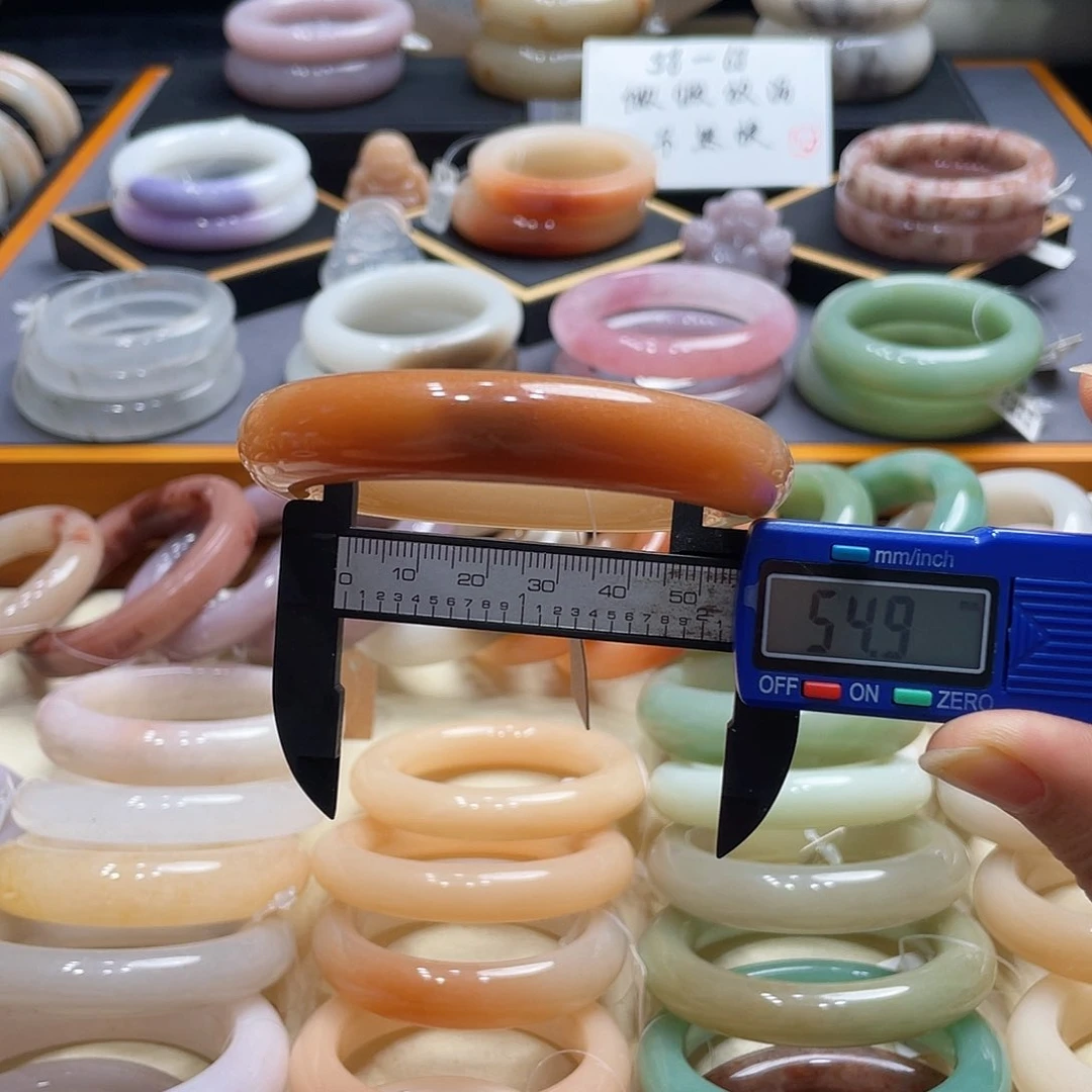 未镶嵌手镯石英岩玉