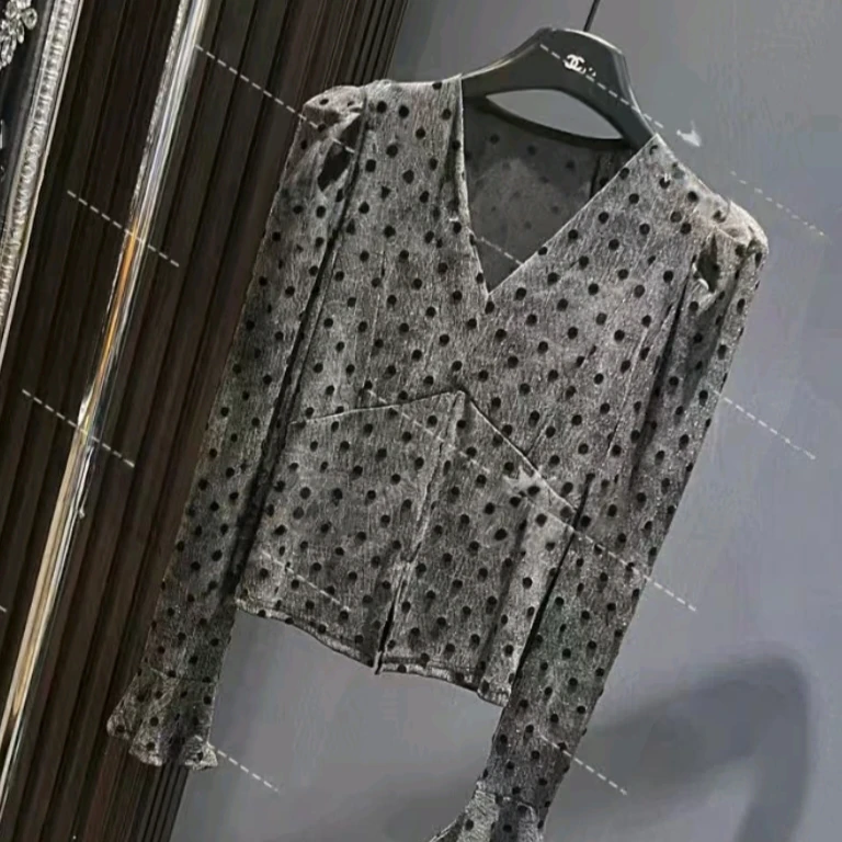 气质V领常规款时尚T恤蕾丝长袖修身型夏季洋气秋季喇叭袖上衣小衫