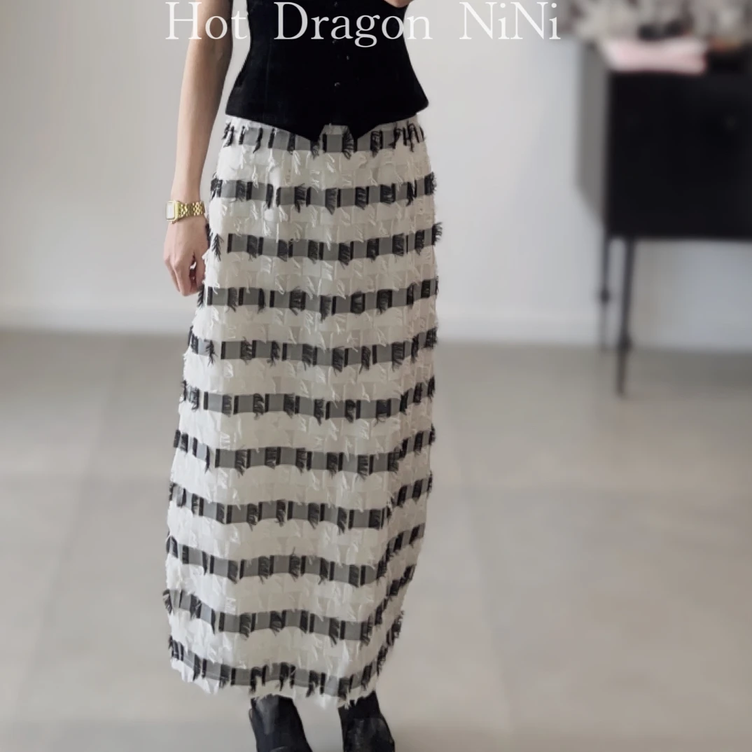 「Hot Dragon NiNi」独立主理人设计品牌 黑白格子 半茧型半身长裙
