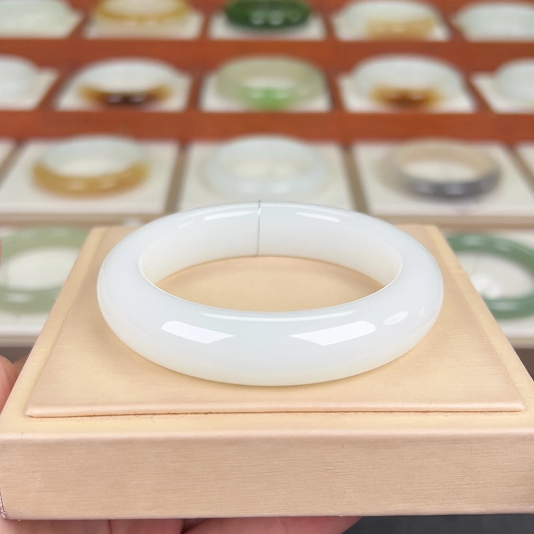 和田玉手镯未镶嵌白镯