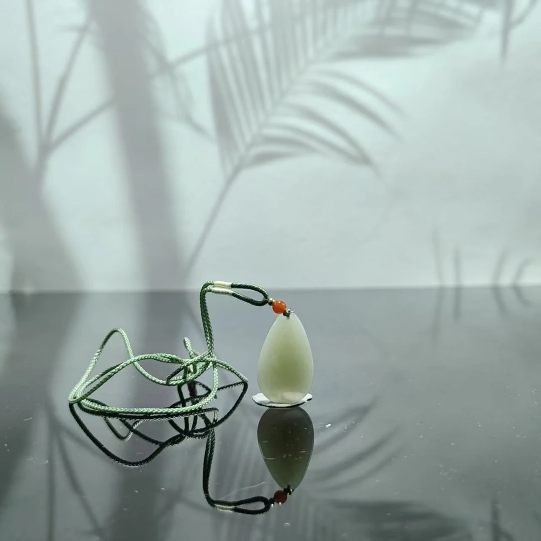 F和田玉水滴无事牌吊坠1094