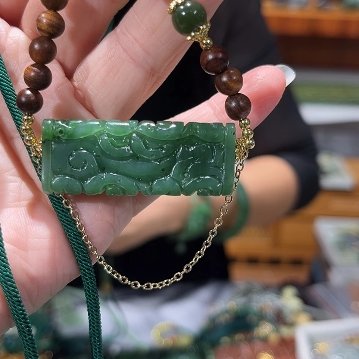 颈饰未镶嵌和田玉（糖玉）