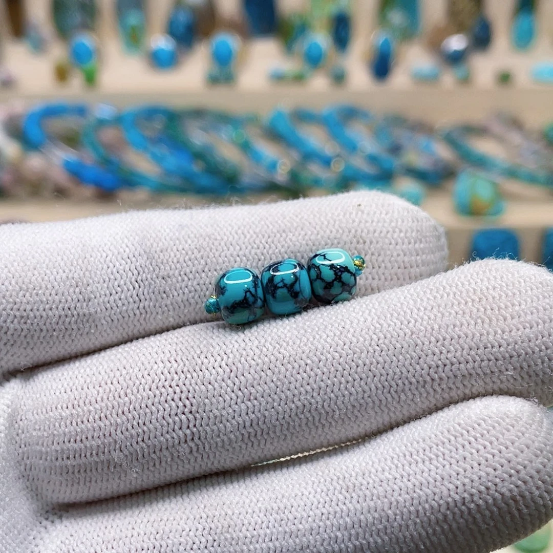 绿松石未镶嵌颈饰