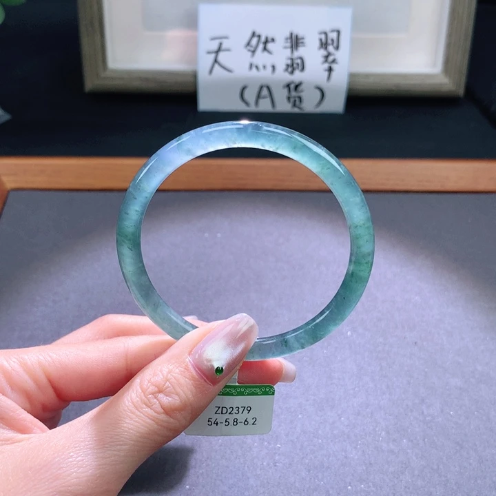 翡翠手镯未镶嵌天然翡翠手镯