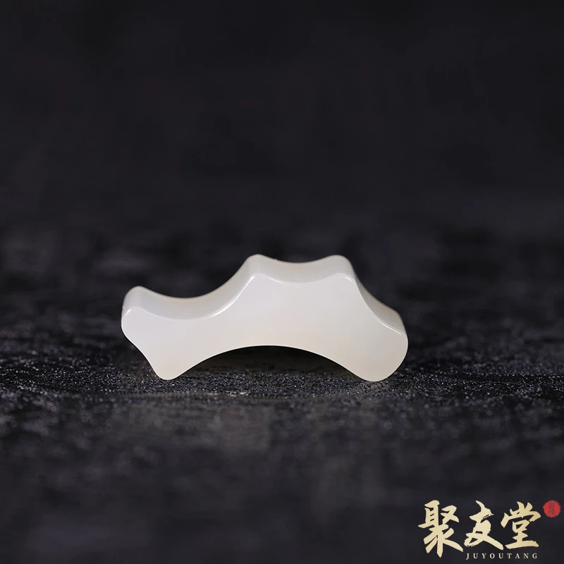 W56聚友堂玉雕3.8克新疆和田玉籽料白玉藕粉色笔架摆件笔搁配饰